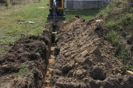 Wykopy minikoparką pod przyłącza energetyczne 
